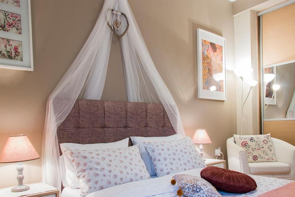 City Stay Close To The Metro A Charming Flat Athena Bagian luar foto
